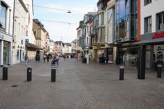 Zu den Sicherheitsvorkehrungen gehören unter anderem feste und mobile Sperren gegen Fahrzeugangriffe so wie hier in Trier.