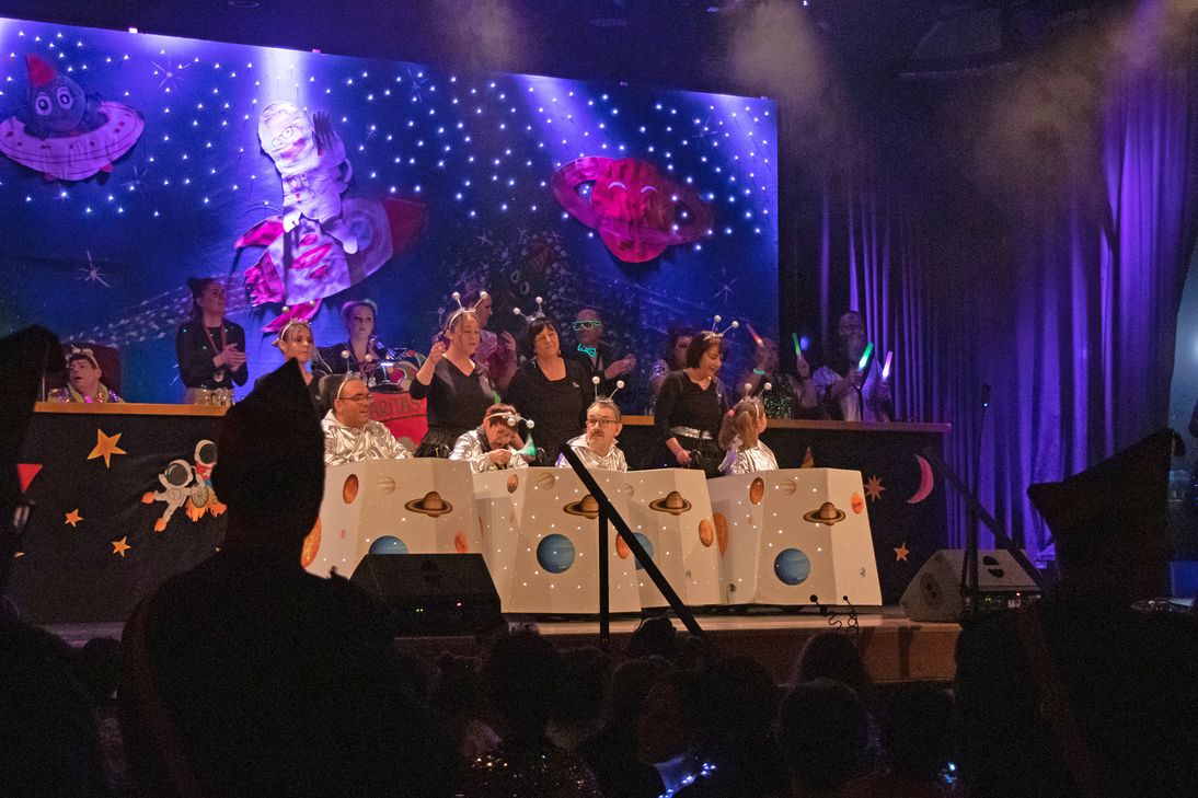 Auftritt der Rollstuhltanzgruppe „Confetti Dancers“.