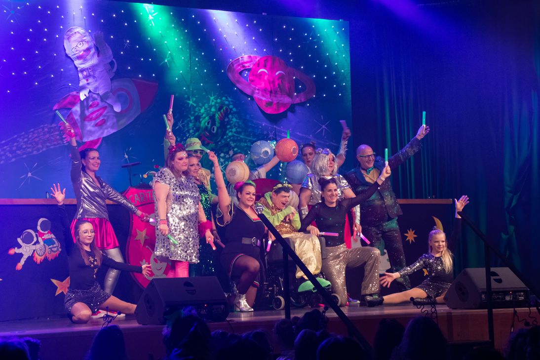 Darbietung von Sitzungspräsidentin und Mitgliedern des Elferrats