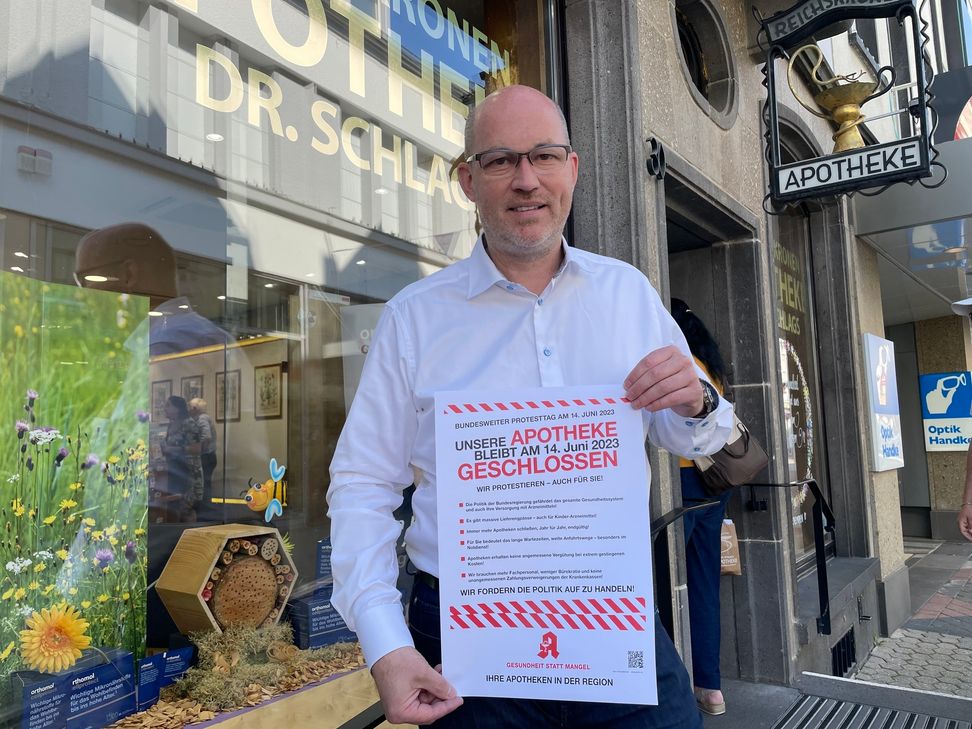 Apotheker Dr. Wolfgang Schlags beteiligt sich an der Protestaktion.