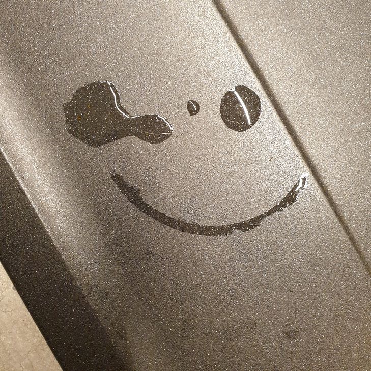 Achte auf die kleinen Zeichen: Manchmal lächelt einem der Alltag zufällig entgegen.