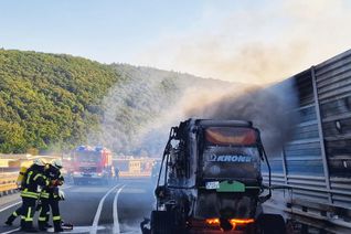 Durch den Brand der Ballenpresse entstand an dem neuen B 41-Brückenbauwerk ein Schaden in Höhe von mindestens 100 000 Euro.