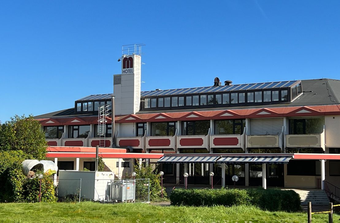 Bis zu 450 Menschen sollen im Hotel Moselpark auf dem Kueser Plateau bald eine vorübergehende Bleibe finden.