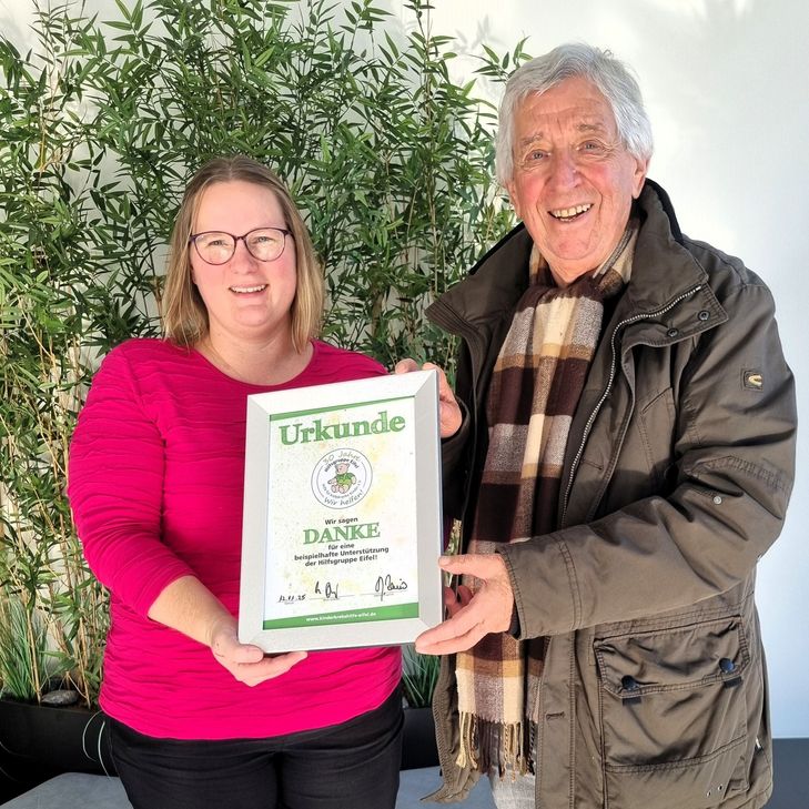 Willi Greuel bei der kaufmännischen Leiterin der Firma Stocko, Kristina Haas.