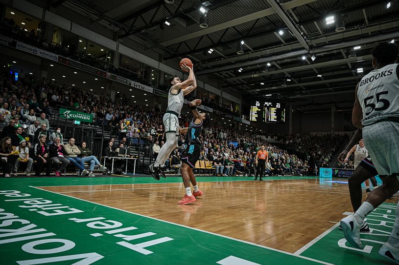 Clay Guillozet beim Korbversuch