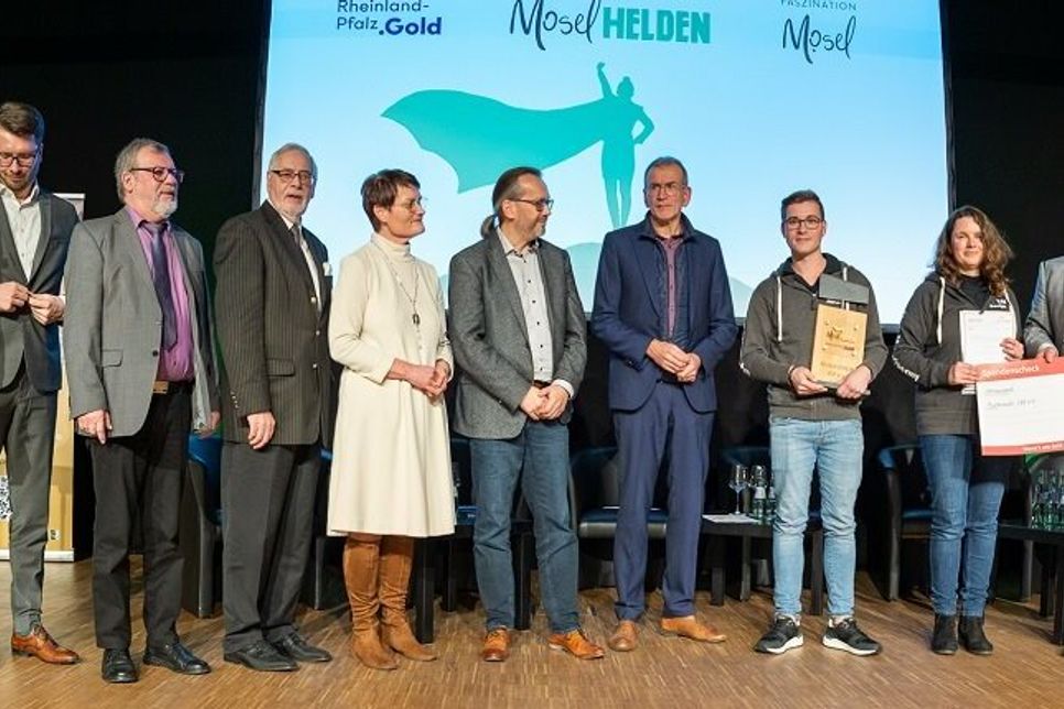 Der Musikverein Löf gehört zu den Preisträgern des Wettbewerbs #moselhelden. Dafür gab es eine Urkunde, eine Trophäe und 1.000 Euro.