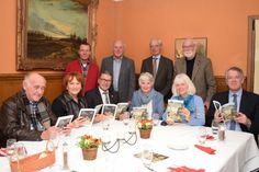 Zahlreiche Autoren des neuen Jahrbuches 2020 waren nach Kall in die Bibliothek zur Präsentation des »Bestsellers des Kreises Euskirchen« gekommen. mn-Fotos