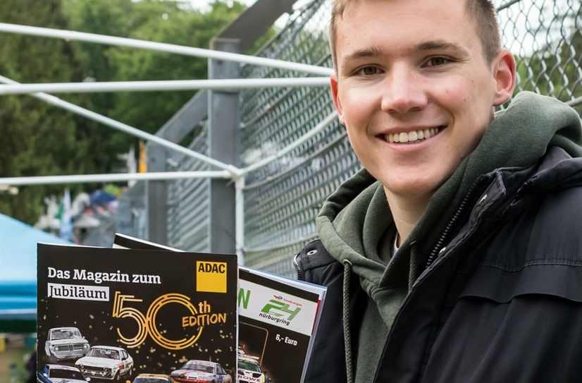 Falls auf der Strecke mal nix spannendes passiert, können die Fans in der 50-jährigen 24-Stunden-Geschichte stöbern.