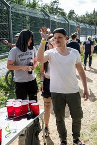 Freitagmorgens klappt das mit der Zielsicherheit beim Bierpong noch.