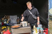 Gesunde Ernährung mit Trennkost beim 24h-Rennen: links die Sauce, rechts die Nudeln.