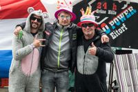 Ein Fan und seine beiden Haustiere.