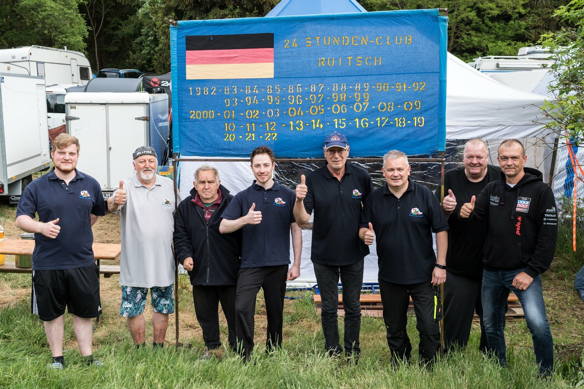Rennwagen kommen und gehen - doch der 24 Stunden-Club Ruitsch bleibt seit 40 Jahren bestehen.