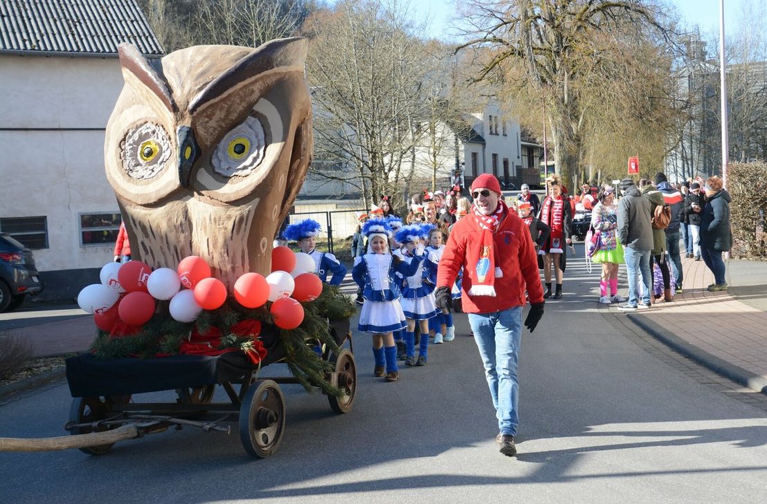 Bekam endlich mal wieder Sonne anstatt die Dunkkelheit ihrerer Scheune zu sehen: die Gillenfelder Moareule.