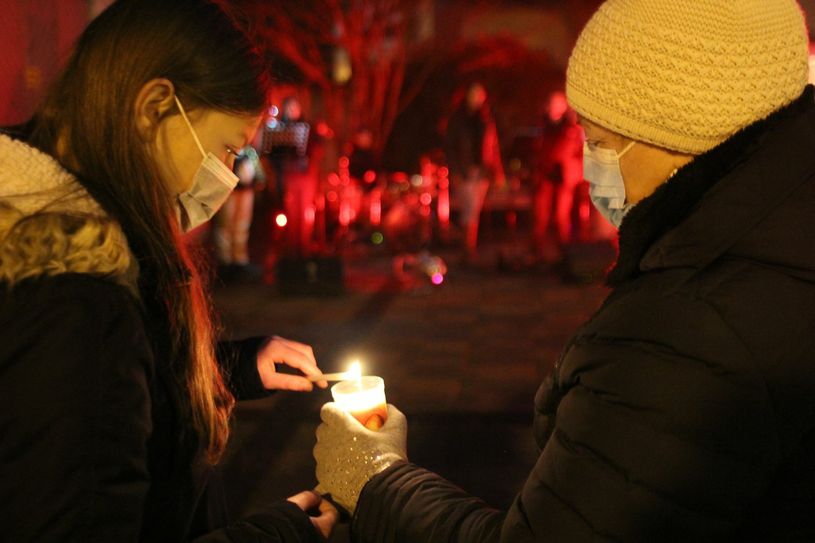 Die Fotos entstanden beim Open-Air-friedenslichtgottesdienst in Sohren auf dem Kaeferplatz.