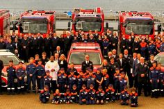 Imposantes Bild im Seepark: Dort wurden im Rahmen eines Dankesfestes der Stadt Zülpich nicht nur zehn Einsatzfahrzeuge der Feuerwehr und des DRK feierlich eingesegnet, sondern auch mehr als 250 Personen aus dem Stadtgebiet mit der Feuerwehr- und Katastrophenschutz-Einsatzmedaillen des Landes NRW geehrt.
