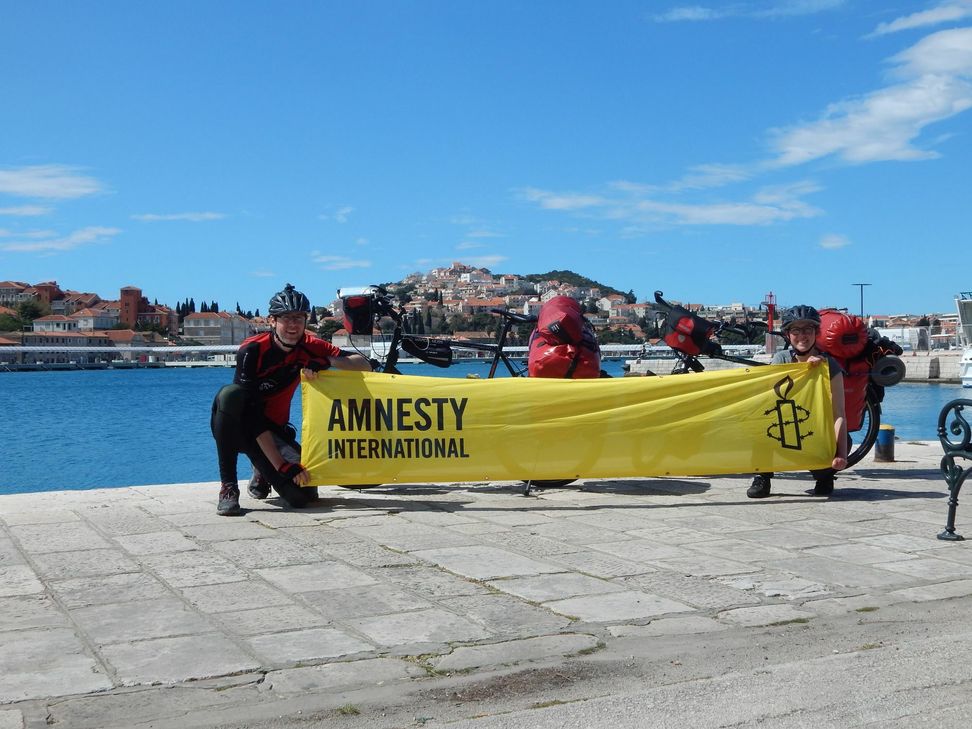 Sie radeln um die halbe Welt und sammeln dabei Spenden für Menschenrechte: Christina Wilden und Marcel Muß sind seit Februar auf der Seidenstraße unterwegs.