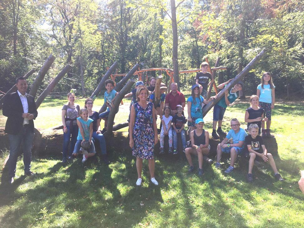 Von den Simmerner Walderlebniswochen überzeugte sich auch Ministerpräsidentin Malu Dreyer (Foto: VG Simmern-Rheinböllen)