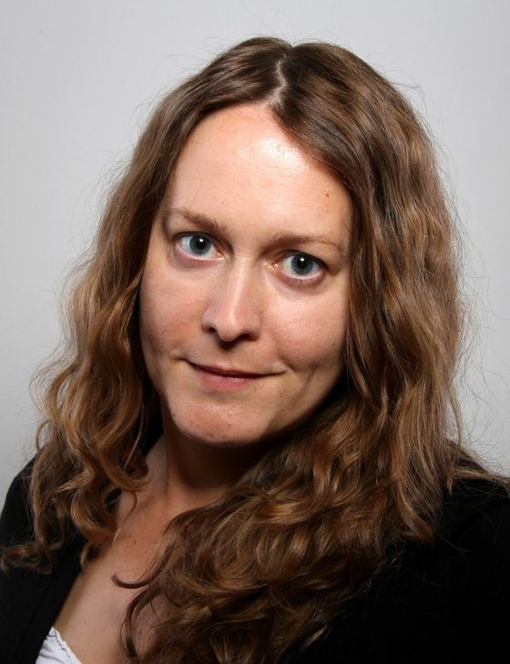 "Gleichberechtigung von Frau und Mann – im Grundgesetz verankert, in der Realität aber in etlichen Bereichen auch heute noch nicht erreicht. Der Internationale Frauentag soll hier Zeichen setzen, vor allem aber auch die Solidarität von Frauen untereinander anregen. Dabei dürfen wir aktuell insbesondere die Frauen nicht vergessen, die in unser Land geflüchtet sind. Zu ihrer Integration muss auch ihre Gleichberechtigung gehören." - Kommentar von Redakteurin Claudia Neumann