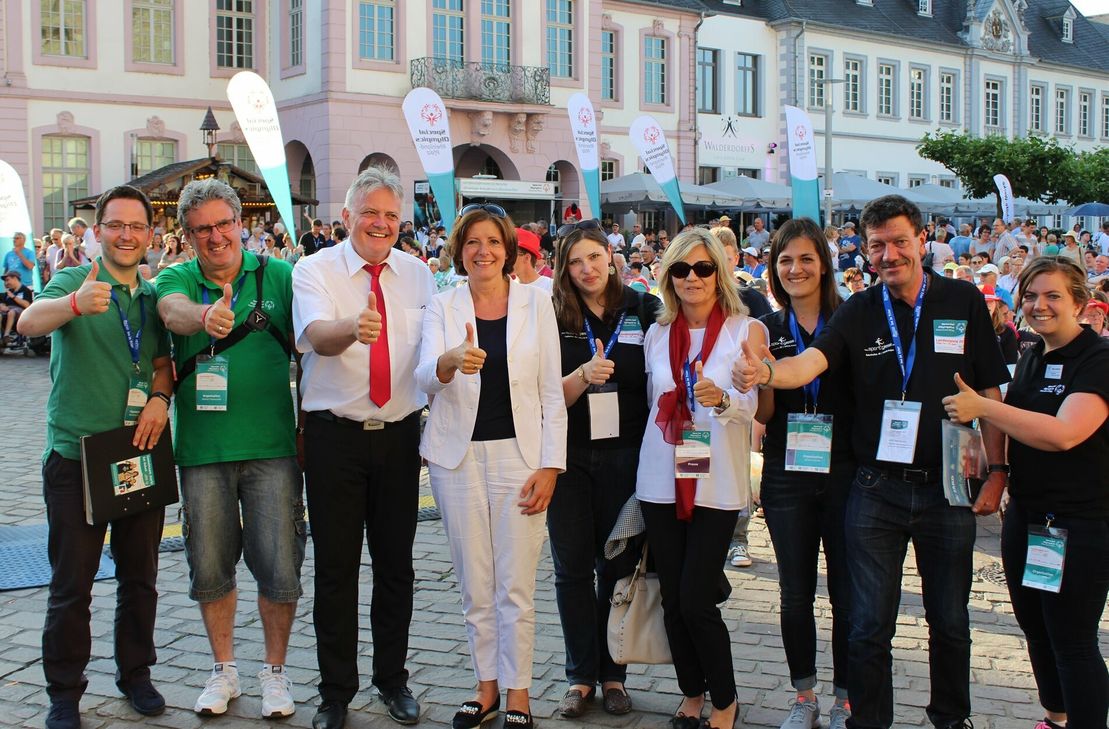 Große Freude bei den Verantwortlichen des Landesverbandes von Special Olympics, gemeinsam mit Ministerpräsidentin Malu Dreyer (im Bild nach den gelungenen Landesspielen in Trier), dass insgesamt zwölf Kommunen mit dabei sind.