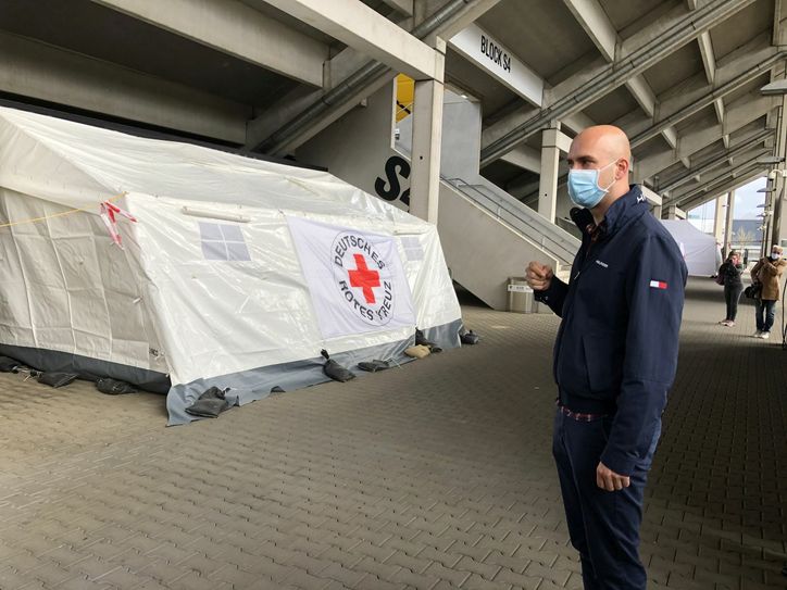 Für das Abstrichzentrum am Tivoli werden Termine online vergeben. Die Tests sind kostenlos. Foto: Scheffen