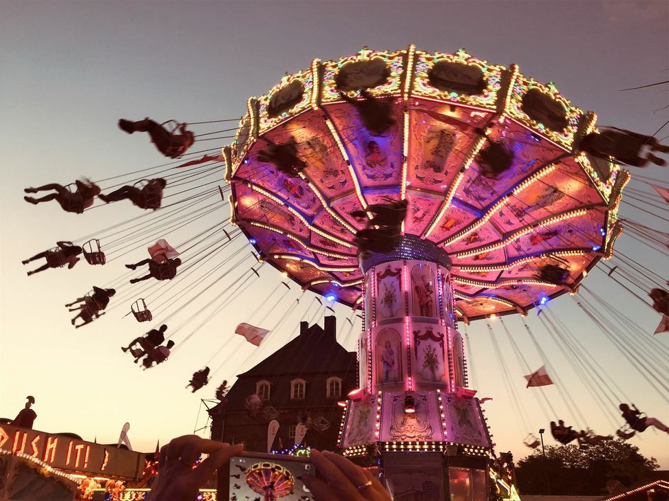 Fotowettbewerb: Die Säubrennerkirmes versprüht bei Dämmerung ein besonderes Flair - für manche sicherlich ein Lieblingsplatz in der Region.