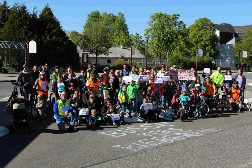Der Bussteig der IGS in Kastellaun war das Ziel der Demo-Fahrt. (Foto: Privat)