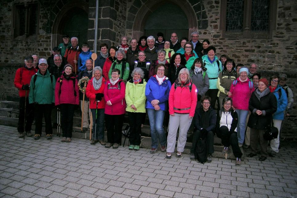 Eine große Gruppe von Fußpilger/innen der St. Matthias-Pilgergemeinschaft Ulmen machte sich auf den dreitägigen Fußweg nach Trier.