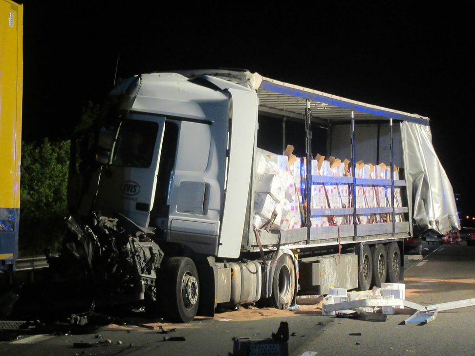 Der verunglückte Gefahrguttransporter. Foto: Polizei