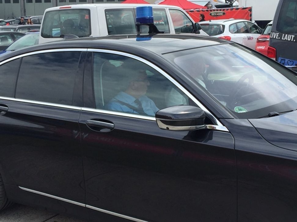 Der rheinland-pfälzische Innenminister Roger Lewentz ist in Mendig eingetroffen.