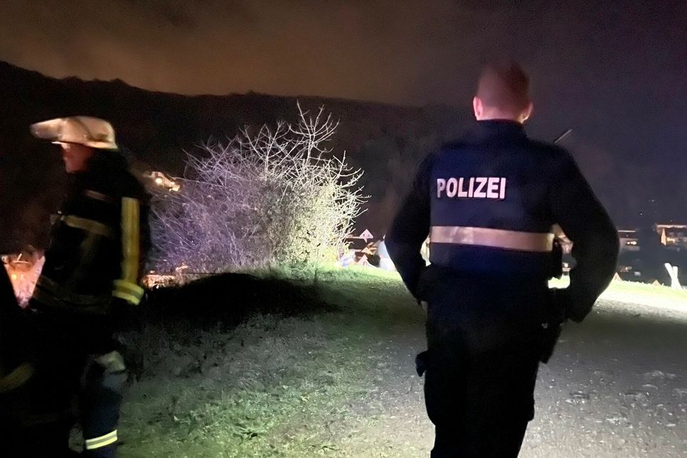 Einsatzkräfte der Polizei und der Freiwilligen Feuerwehr waren am Mittwochabend am »Tummelchen« in Cochem im Einsatz.