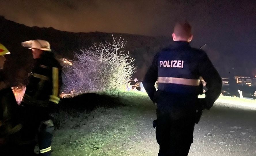 Einsatzkräfte der Polizei und der Freiwilligen Feuerwehr waren am Mittwochabend am »Tummelchen« in Cochem im Einsatz.
