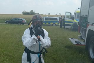 Unter Atemschutz betraten Einsatzkräfte der Feuerwehr Zülpich das Gebäude. Anwohner hatten über Geruchsbelästigung geklagt.