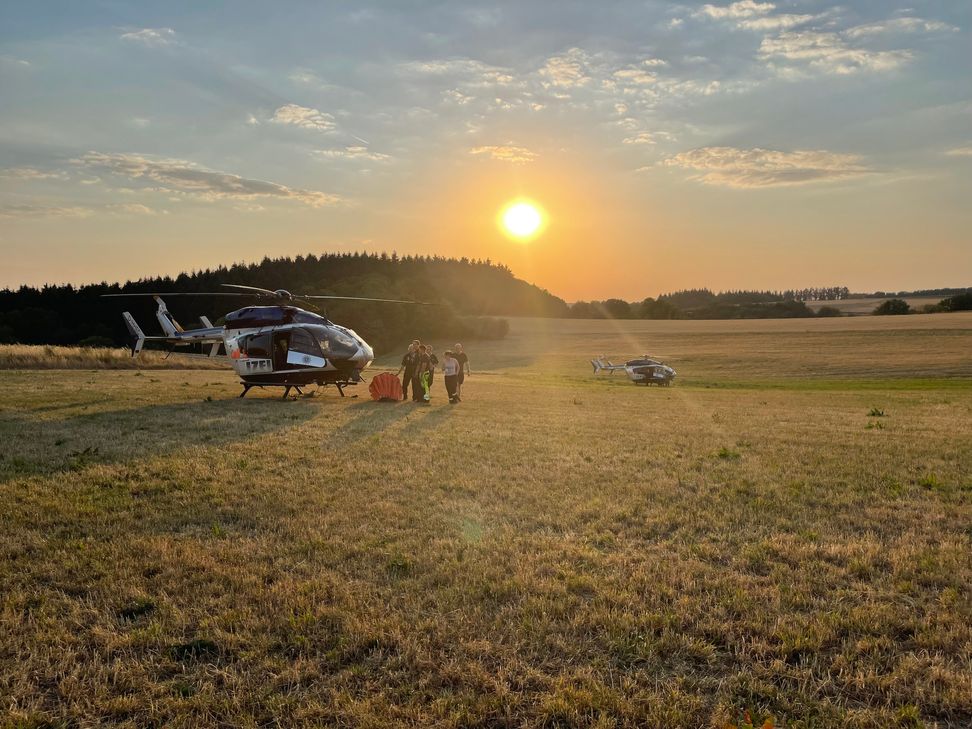 Am Freitag unterstützte neben dem Hubschrauber aus Winningen auch noch ein Hubschrauber der Polizei Hessen die Löscharbeiten im Enderttal.