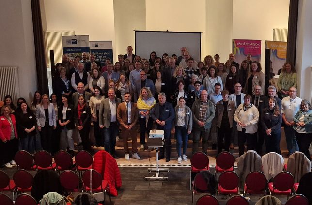Vertreter aus Tourismuswirtschaft, Politik, Verwaltung und regionaler Entwicklung beim ersten Tourismusforum Hunsrück-Nahe.
