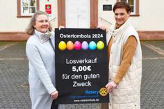 Barbara Albers (links) und Jeanette Lüpkemann haben den  Startschuss zum Losverkauf gegeben.