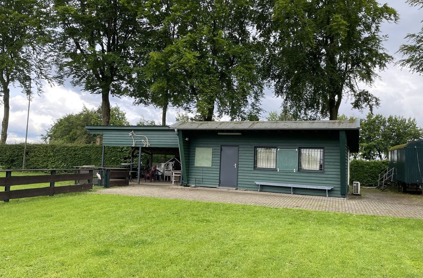 Das frisch renovierte Vereinsheim auf Alzen.