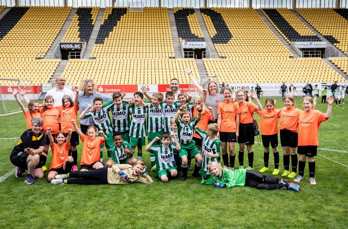 Die Fußballer der GGS Konzen verbrachten einen unvergesslichen Tag am Aachener Tivoli - die Jungs wurden Elfter, die Mädels schafften es bis ins Endspiel und landeten auf Rang zwei.