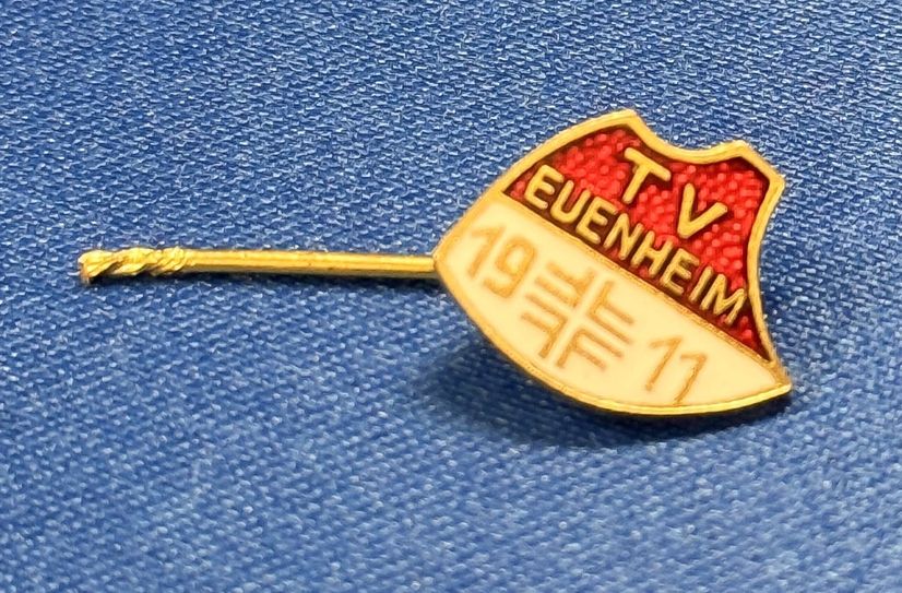 Zum Diebesgut gehört auch eine Anstecknadel des TV Euenheim 1911