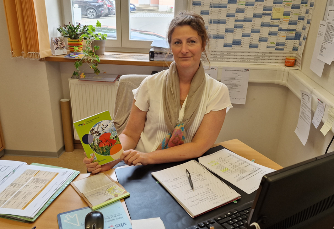 Kann ein modernes Programm präsentieren: Die Leiterin der Kreisvolkshochschule und Gleichstellungsbeauftragte Melanie Becker-Hassdenteufel.