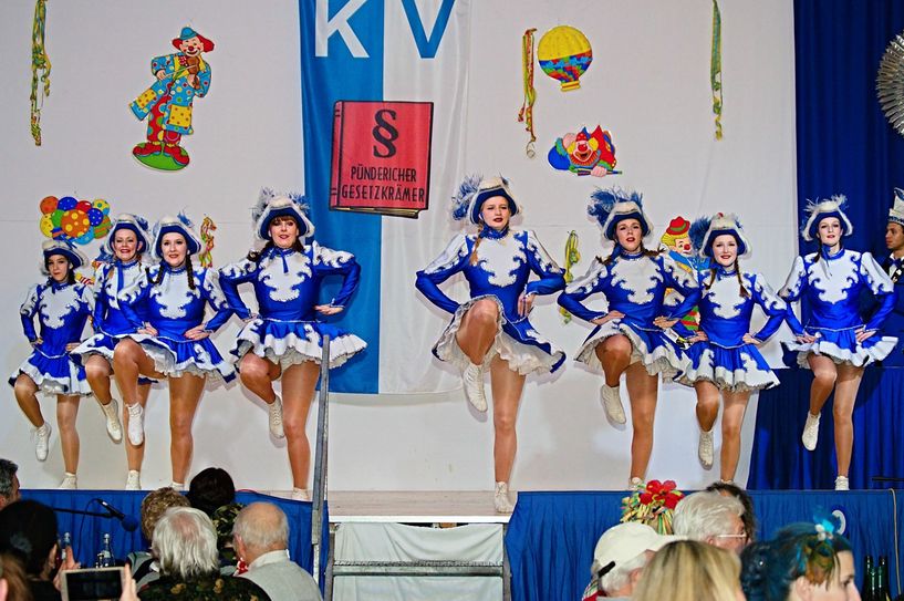 Die Pündericher Prinzengarde in Action.