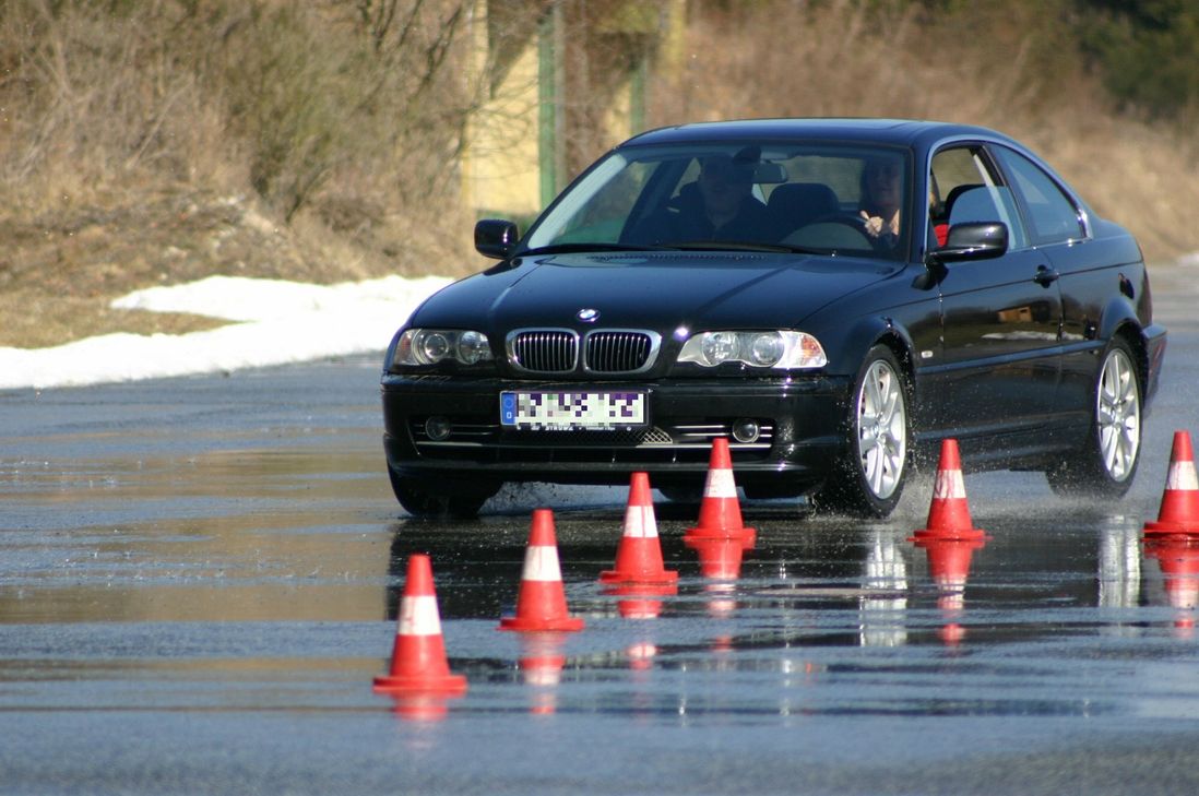 Senioren? Fahranfänger? Berufskraftfahrer? Wer kann von einem Fahrsicherheitstraining profitieren? Für Gerd Lenhard von der Verkehrswacht Rhein-Hunsrück ist die Antwort klar: "Einfach jeder!"