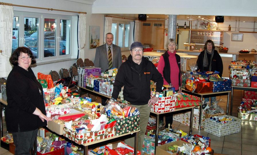 Die ehrenamtlichen Helfer werden bei der Ausgabe der Weihnachtskisten an die »Tafel-Kunden« wieder alle Hände voll zu tun haben. Auf viele Pakete hoffen sie am kommenden Montag zwischen 10 und 18 Uhr.