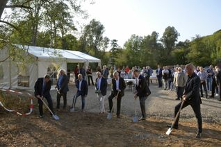 Auf großes Interesse stieß der erste Spatenstich für das »Rosenthalquartier«, das für eine Investitionssumme von 9,5 Millionen Euro in Nettersheim entsteht. Interessenten gibt es schon einige. mn-Fotos