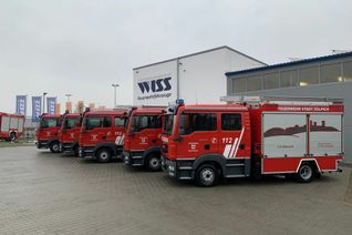 Bei der Firma „WISS Feuerwehrfahrzeuge“ in Herbolzheim konnten Abordnungen der Löschgruppen Bessenich, Dürscheven, Mülheim-Wichterich, Ülpenich und Weiler in der Ebene ihre neuen Mehrzwecklöschfahrzeuge (MLF) in Empfang nehmen. Foto: Freiwillige Feuerwehr Zülpich