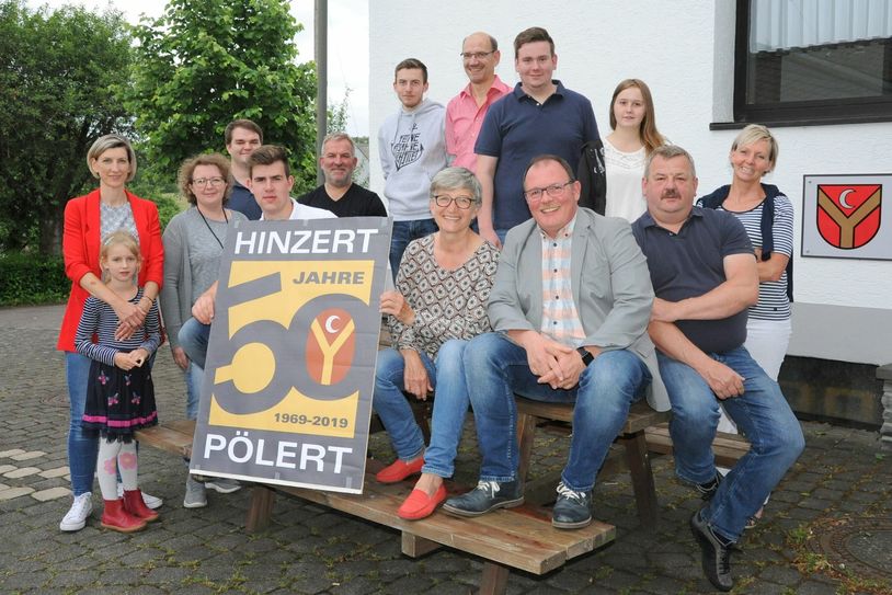 Mitglieder des knapp 30-köpfigen Festausschusses, der das Jubiläumsfest 50 Jahre Hinzert-Pölert vorbereitet. Foto: Schmieder