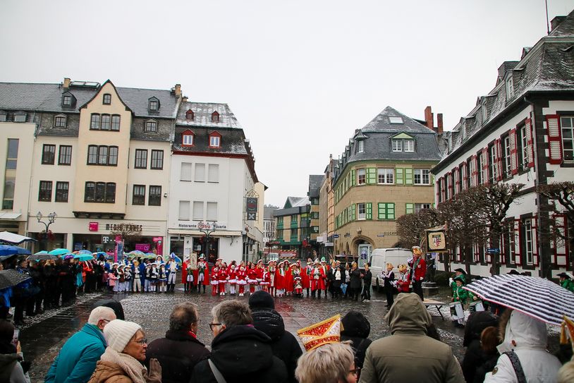 Trotz der winterlichen Witterung waren die Zuschauer gekommen.