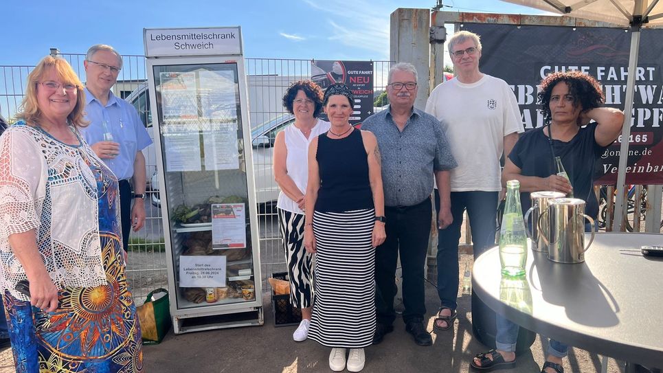 von links
Elke Bulger, Martin Backes, Anke Grünen, Petra Prieß, Vitus Blang, Frank Bulger,
Hewaida Densborn. Weitere Teammitglieder - Petra Homann, Evi Zuleger, Peter
Schwalbach