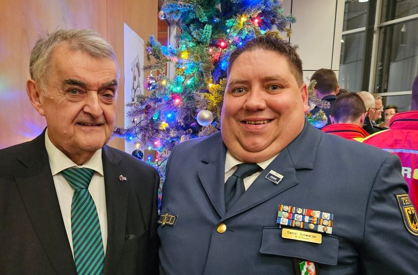 Den NRW-Innenminister Herbert Reul (l.) traf Daniel Schwarzer, Ortsbeauftragter des THW Schleiden, gleich zweimal im Jahr 2024.