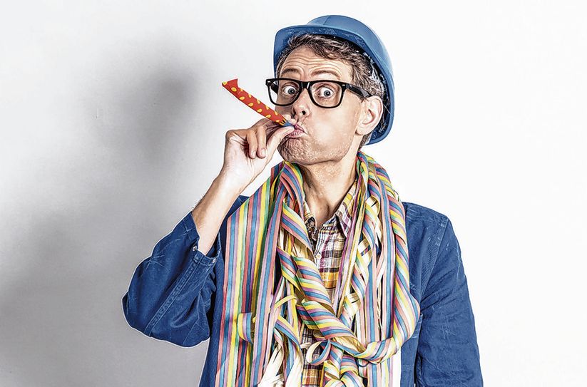 Handwerker Peters hat die Lacher auf der Dorfsitzung in der Eicherscheider Tenne auf seiner Seite.