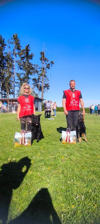 Gründungsmitglieder und Vereinsfreunde feiern 50 Jahre Schäferhundverein Lutzerath.